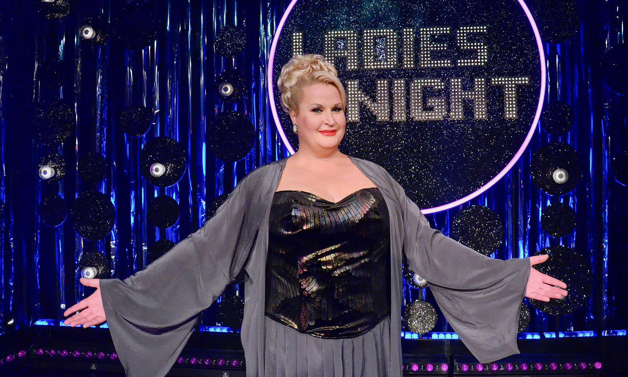 Die Kabarettistin Daphne DeLuxe modriert die WDR-Show "Ladies Night"