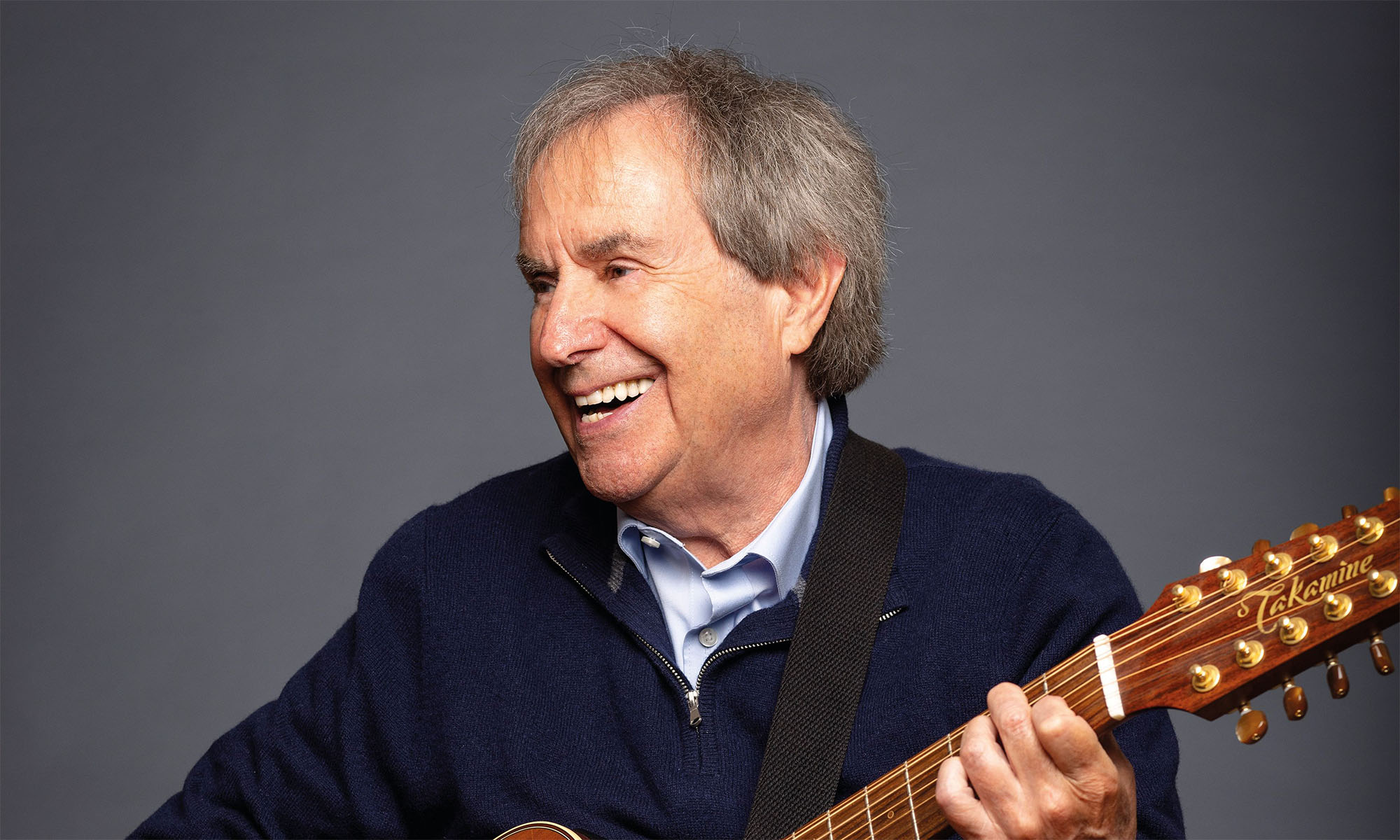 Chris de Burgh spielt einen Akkord auf einer Gitarre