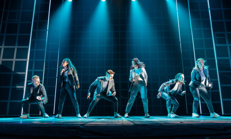 Bühnenszene aus dem Musical Ghost - Nachricht von Sam