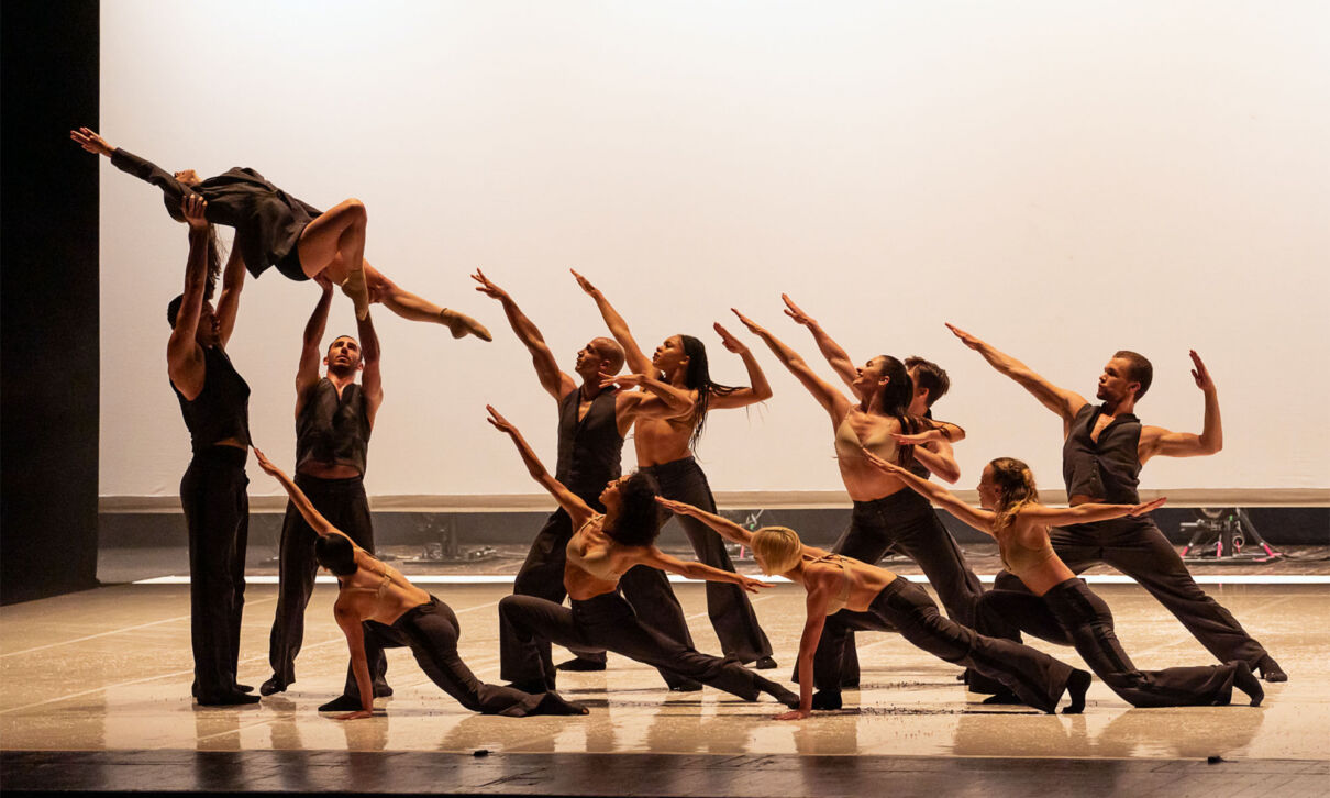 Tänzer der Aufführung Ballets Jazz Montréal: Dance me