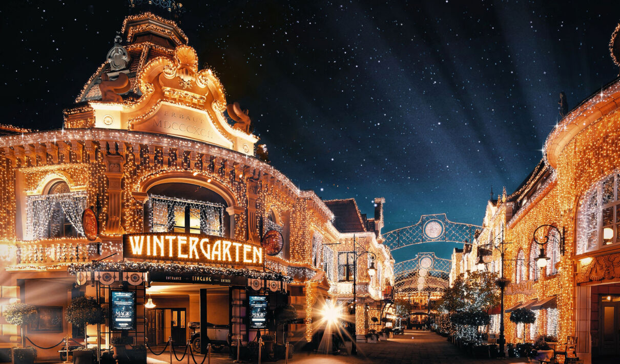 Weihnachtlich beleuchtetes Gebäude im Phantasialand