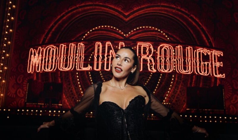Sarah Engel bei Moulin Rouge