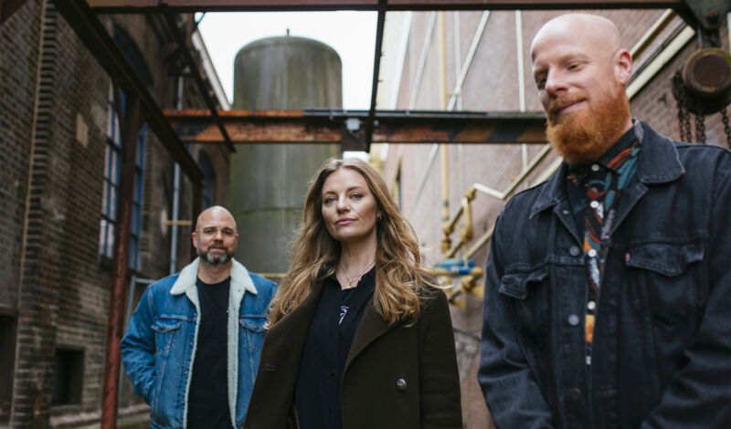 Die Mitglieder der niederländischen Elektronikband Tinlicker.