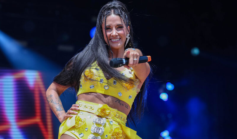 Sängerin Frenzy bei einem Auftritt auf der Bühne