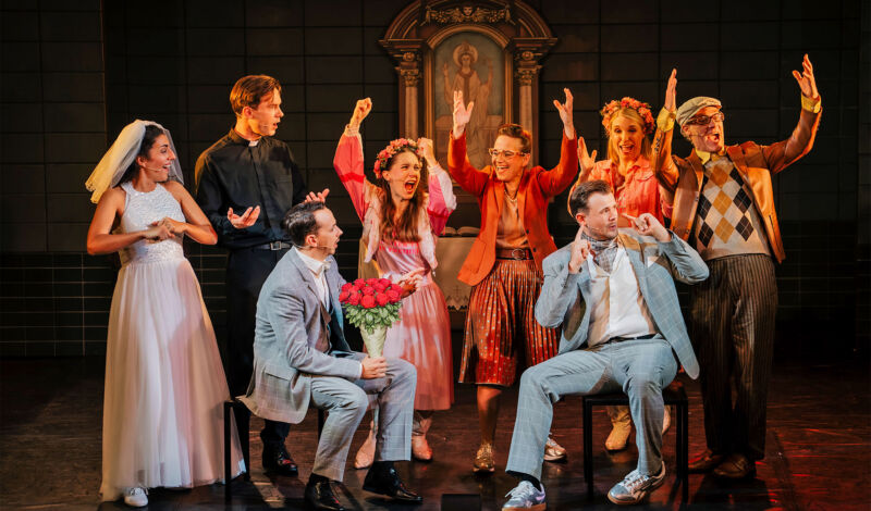 Darsteller des Comedy-Musicals Himmel & Kölle auf der Bühne