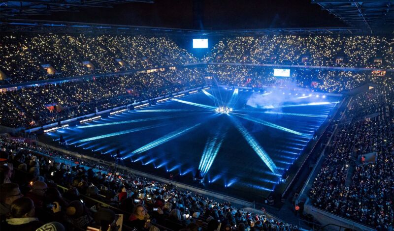Loss mer Weihnachtsleeder singe im Kölner Rheinenergie-Stadion