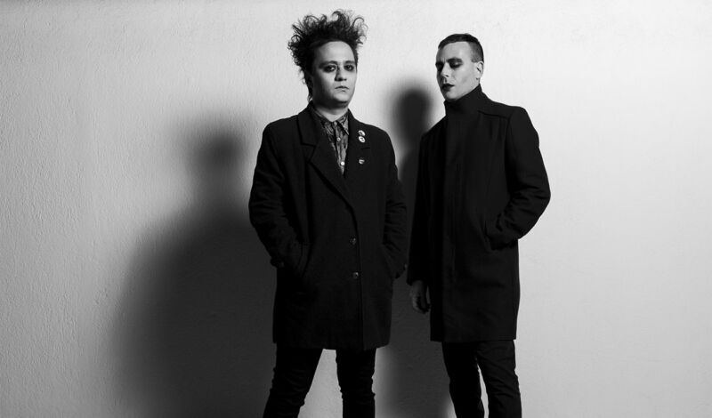 Die beiden Musiker des türkischen Dark-Wave-Duos She Past Away