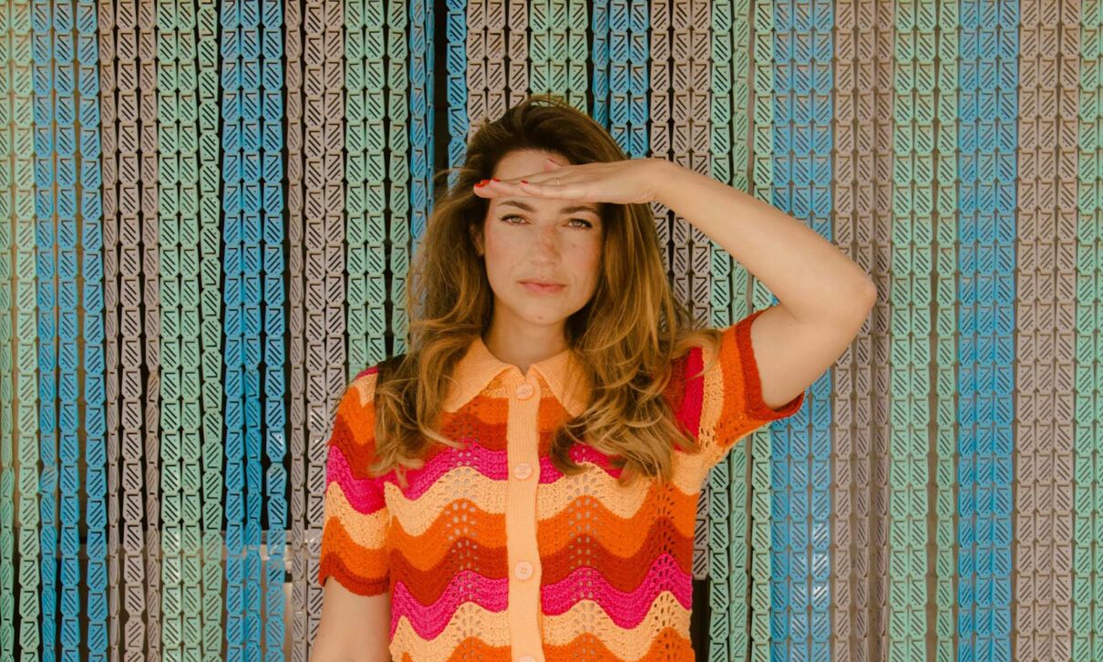 Die Musikerin, Sängerin, Songschreiberin und Moderatorin Luca Vasta.