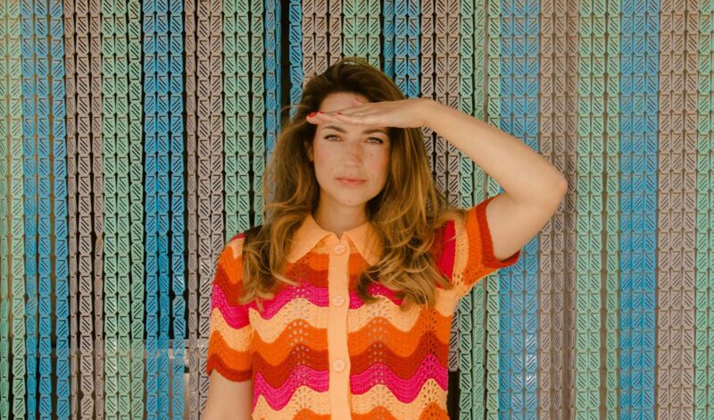 Die Musikerin, Sängerin, Songschreiberin und Moderatorin Luca Vasta.