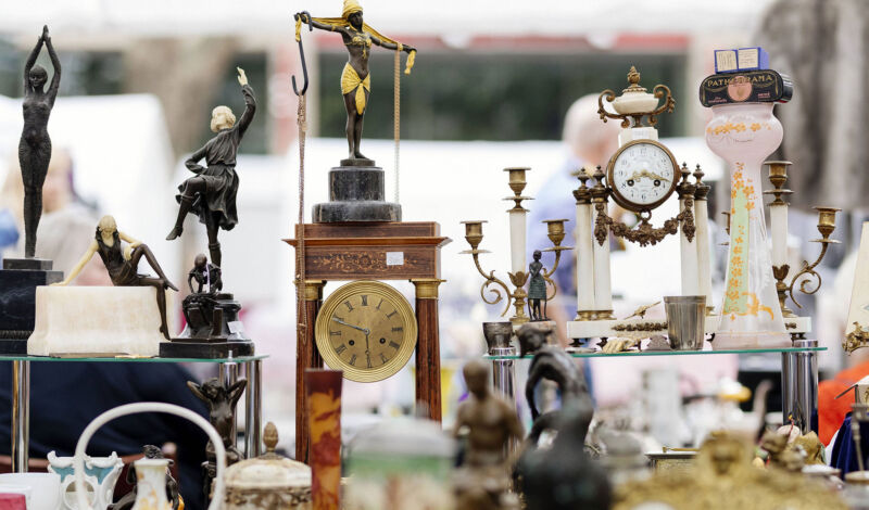 Antikmarkt auf dem Neumarkt in Köln