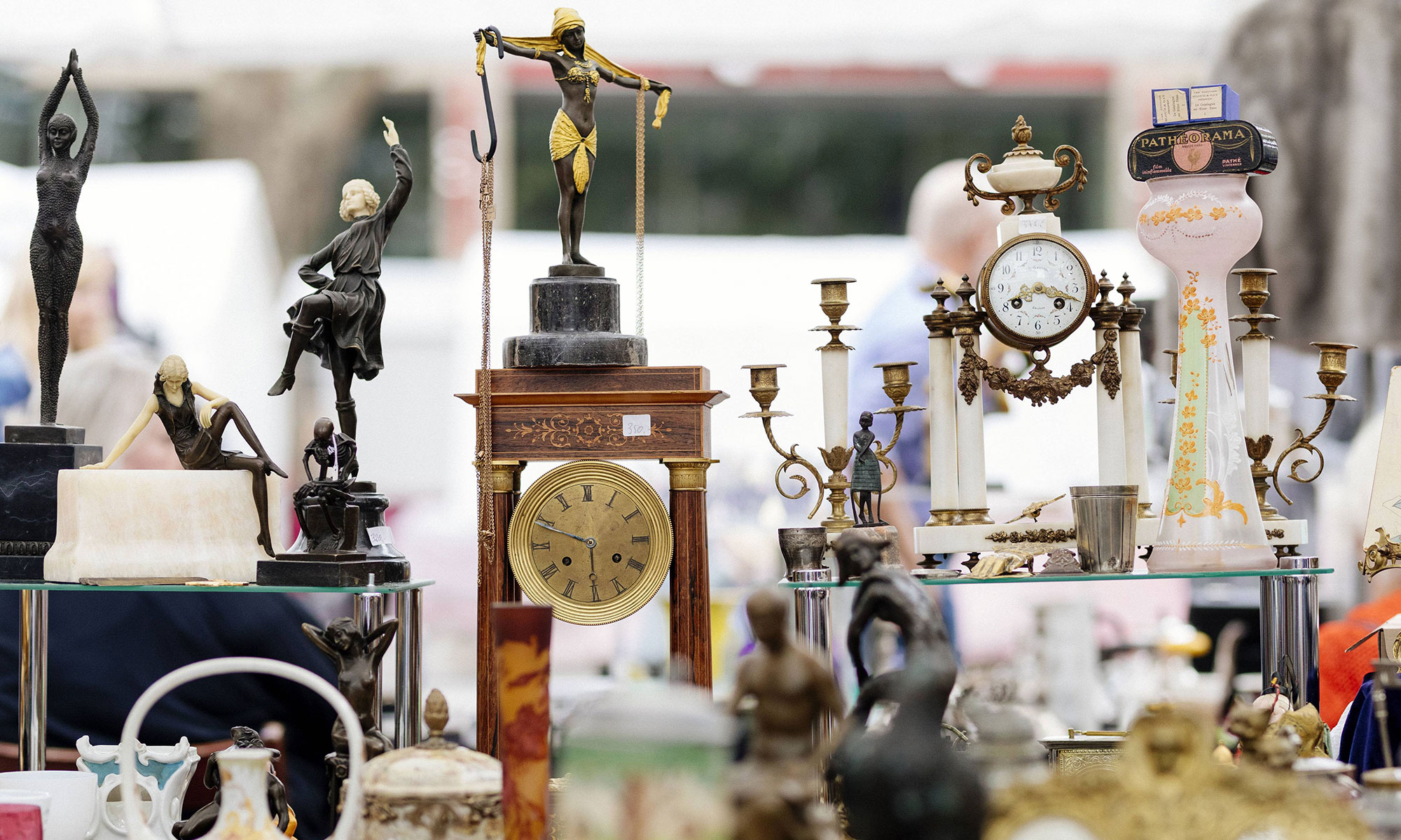 Antikmarkt auf dem Neumarkt in Köln