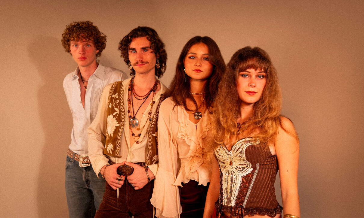 Die vier Mitglieder und Musiker der Band Corduroy County.