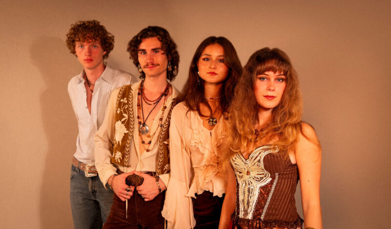 Die vier Mitglieder und Musiker der Band Corduroy County.