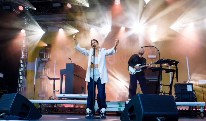 Die Band Frida Gold bei einem Auftritt auf der Bühne