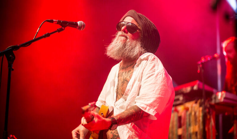 Die Band Jaya The Cat bei einem Auftritt auf der Bühne