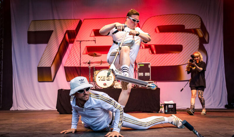 The Butcher Sisters bei einem Auftritt auf der Bühne