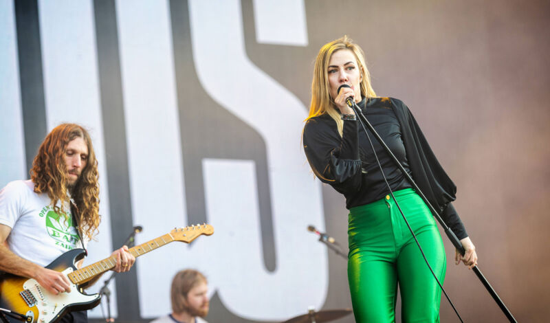 Die Band Blues Pille bei einem Auftritt auf der Bühne