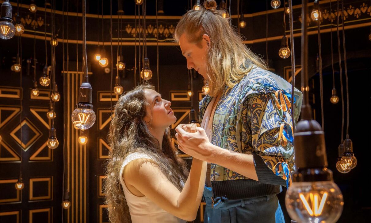Die beiden Hauptdarsteller des Musicals "Romeu & Julia - Liebe ist alles"