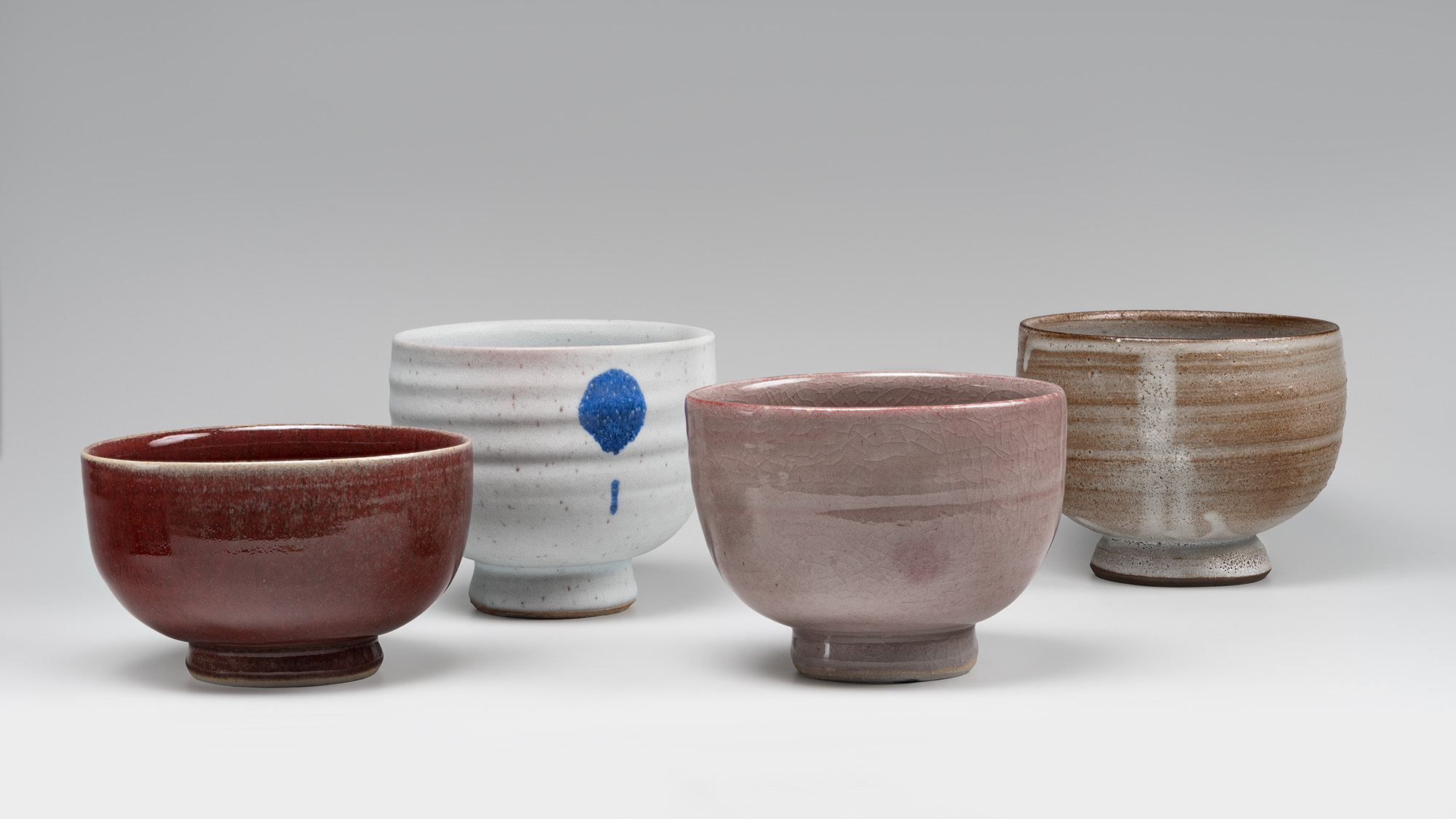 Das Foto zeigt vier Schalen.