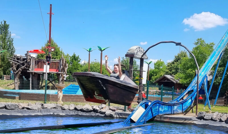 Das Niagara Fahrgeschäft im Tolli Park in Mayen