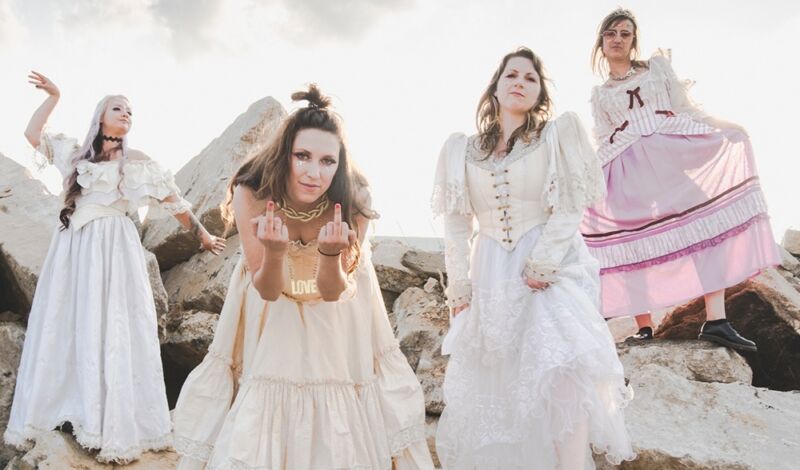 The Toten Crackhuren im Kofferraum