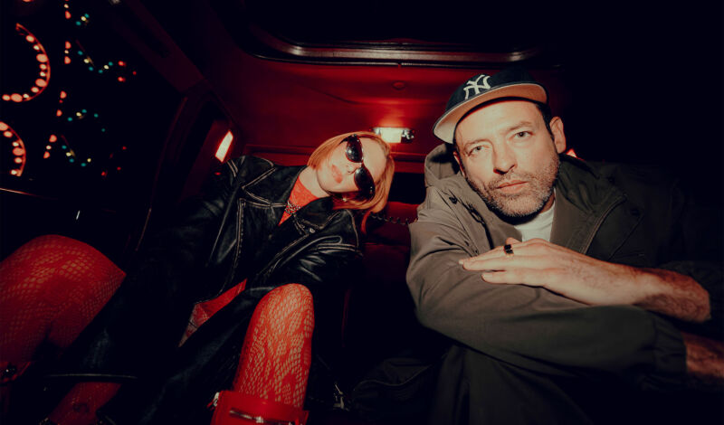 Die zwei Musiker des Duos Phantogram