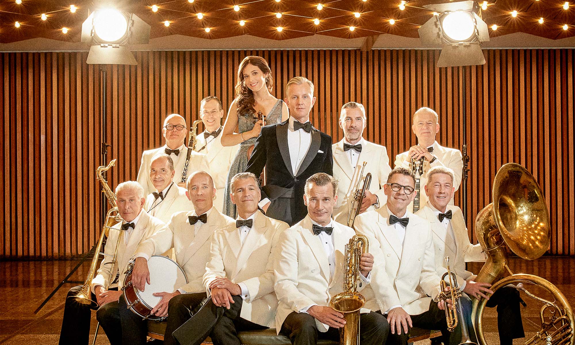 Max Raabe und das Palastorchester in einer Konzerthalle