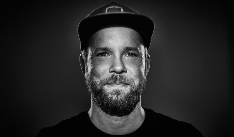 Quichotte ist Comedian, Autor und Musiker aus Köln.