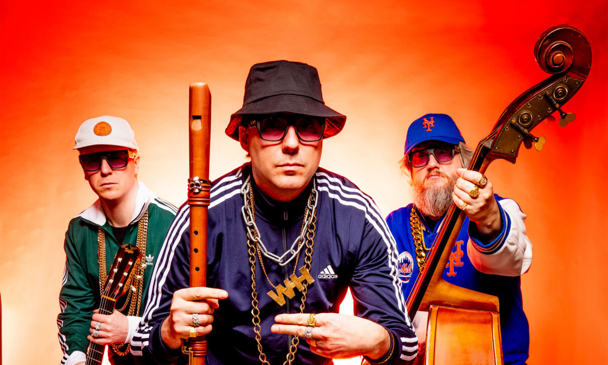 Das Trio Wildes Holz, dass Musik klassischer Komponisten mit Blockflöte, Bass und Gitarre interpretiert