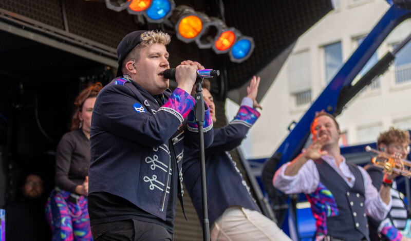 Die Karnevalsband Druckluft mit dem Frontmann Florian Hertel