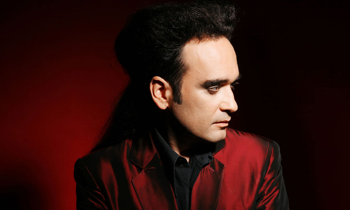 Alexander veljanov, Sänger der Band Deine Lakaien