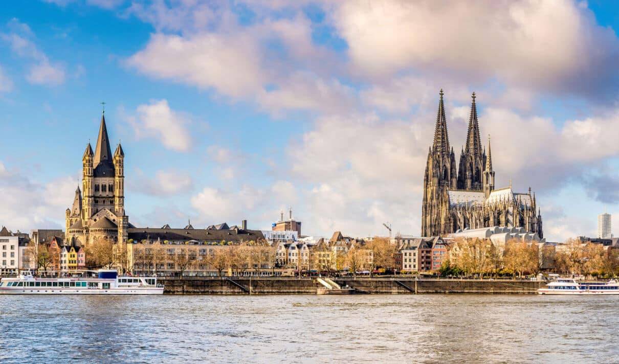 Stadtpanorama mit Dom und Groß St- Martin