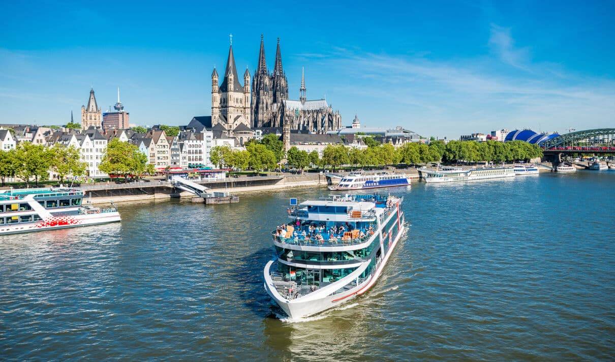 Kölner Rheinpanorama mit Dom und Groß St. Martin